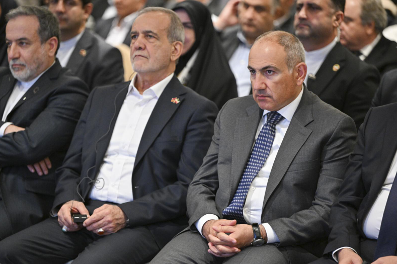 Ermenistan ve İran liderleri, ülkeler arasındaki iş forumuna katıldılar