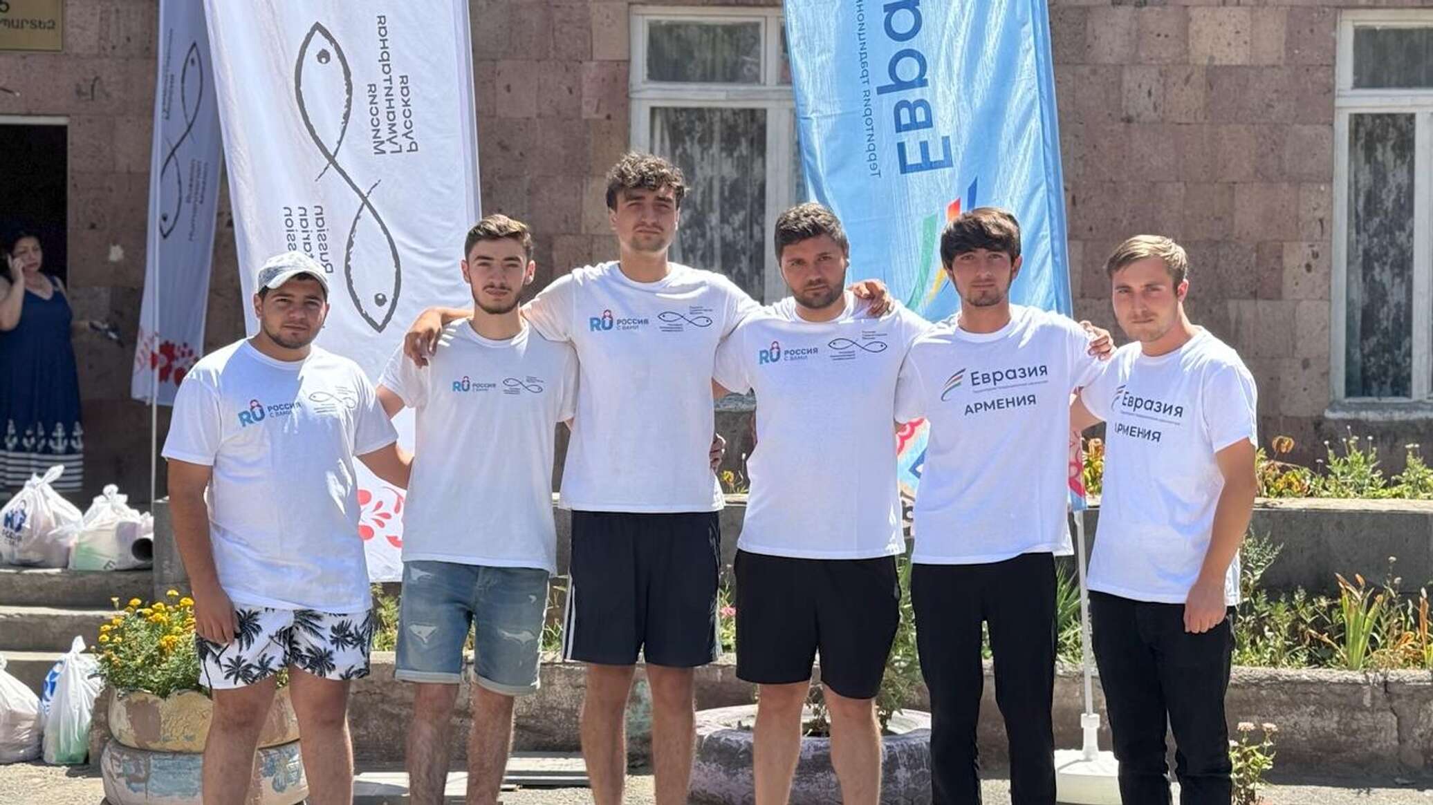 Rusya, Dağlık Karabağ'dan zorla yerlerinden edilen 1900 aileye  insani yardım sağladı (Video, Foto)