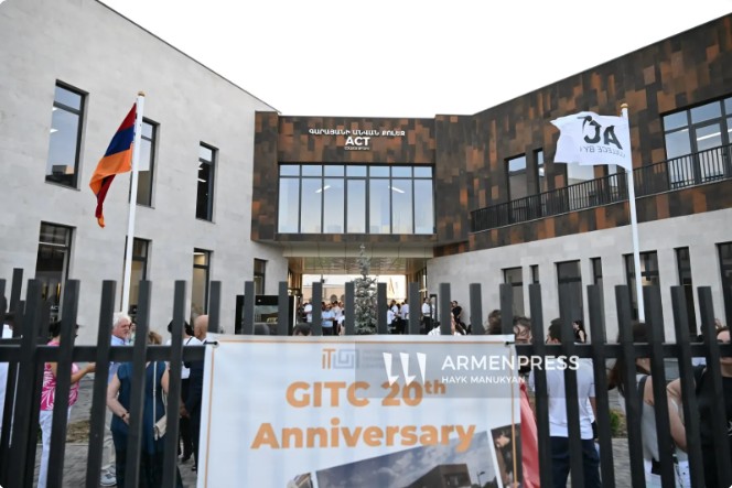 Parakar'da Ermeni Yaratıcı Teknoloji Koleji açıldı