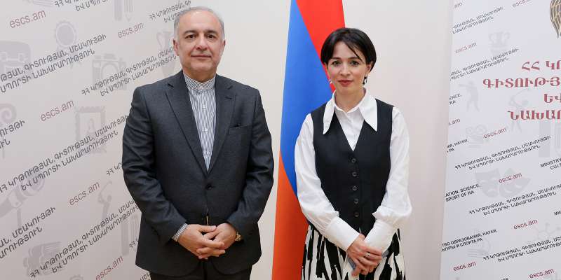Ermenistan Eğitim, Bilim, Kültür ve Spor Bakanı İran Büyükelçisi ile görüştü