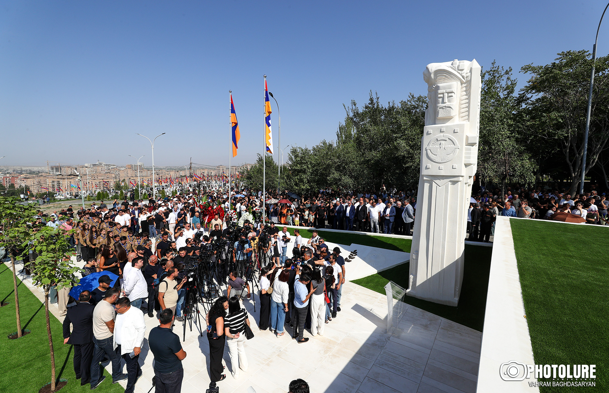"Artsakh'ın Çağrısı" anıtı Yerablur Askeri Panteonu'nda açıldı (Video, Foto)