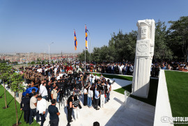"Artsakh'ın Çağrısı" anıtı Yerablur Askeri Panteonu'nda açıldı (Video, Foto)