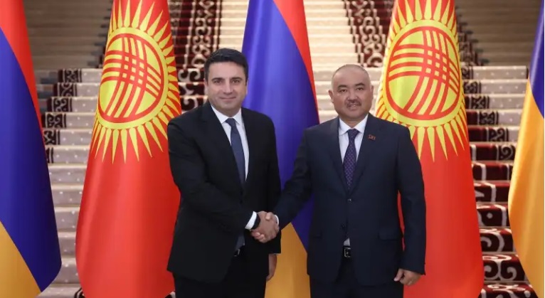 Alen Simonyan Kırgızistan Parlamentosu Başkanı ile görüştü