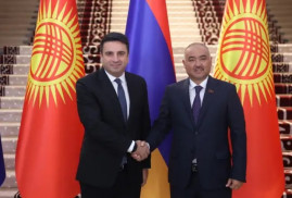Alen Simonyan Kırgızistan Parlamentosu Başkanı ile görüştü