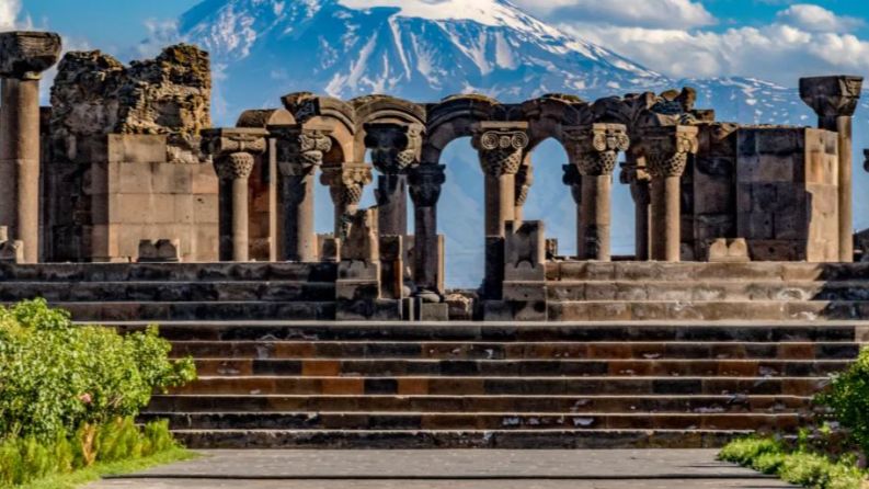 The Times Ermenistan'a değindi: Yerevan'ı, tapınakları ve Sovyet kültürü mirasını turistler için ilginç yönler olarak sundu