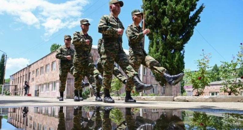 Ermenistan Savunma Bakanlığı zorunlu askerlik süresini 6 ay kısaltmayı öneriyor