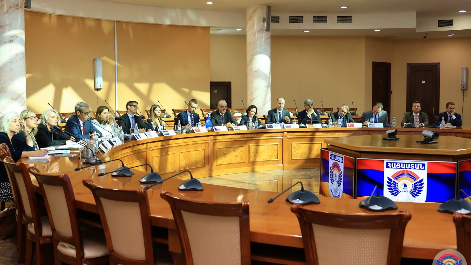 Yerevan’da Ermenistan-NATO ortaklık süreci ve kalkınma perspektifleri ele alındı