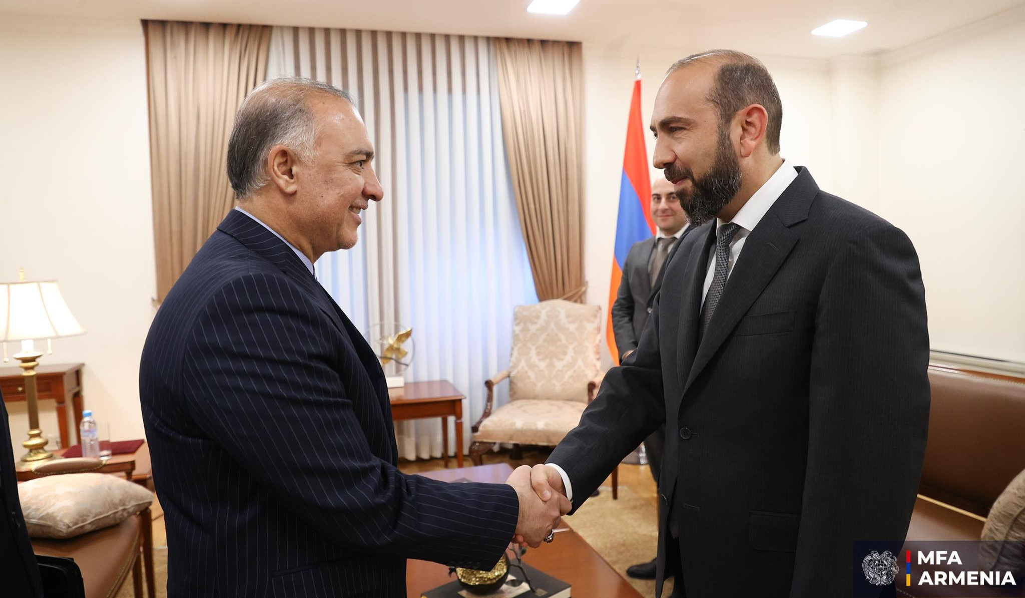Ararat Mirzoyan ve İran Büyükelçisi Ermenistan-İran stratejik ortaklığının geliştirilmesine yönelik çalışmaları görüştü