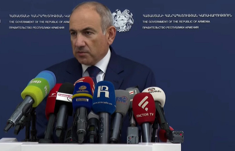 Başbakan Paşinyan, Ermenistan devlet sınırını geçiş damgasının şeklinin neden değiştiğini açıkladı