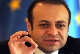 Թուրք նախարարն ուղերձ է հղել Ասադի մորը