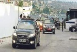 Ստամբուլում քաղաքացիներից մեկը թքել է Էրդողանի մեքենայի վրա