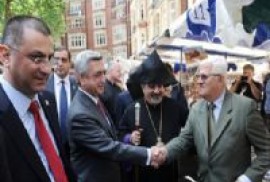 Serj Sarkisyan Londra’da Ermeni sporcuların performanslarını izledi