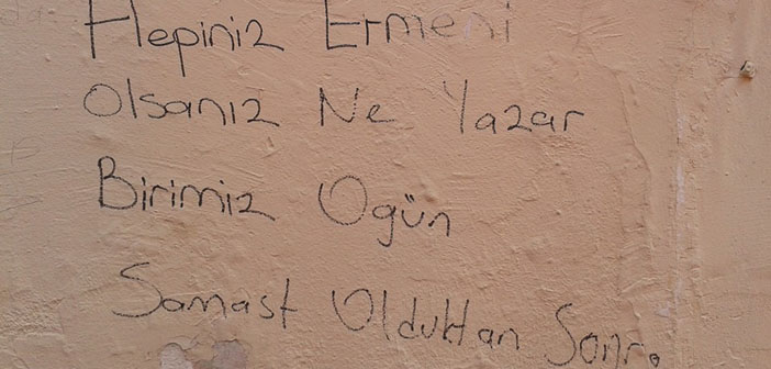 İstanbul’da Ermeni kilisesinin duvarına Ermeniler’e yönelik nefret söylemi