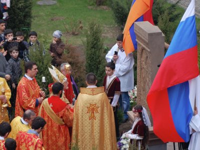 Moskova Katolik Katedralinde Ermeni Soykırımı kurbanları anısına haçkar dikildi