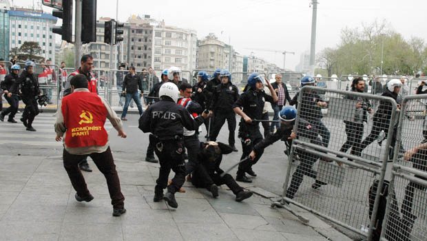 Ստաբուլում մայիսմեկյան երթի մասնակիցների ու ոստիկանների միջև բախումներ են տեղի ունեցել