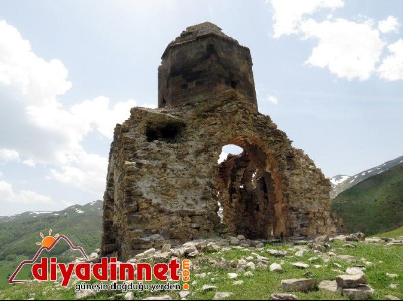 Muş'taki Arakelots Ermeni Manastırı defnecilere hedef oldu
