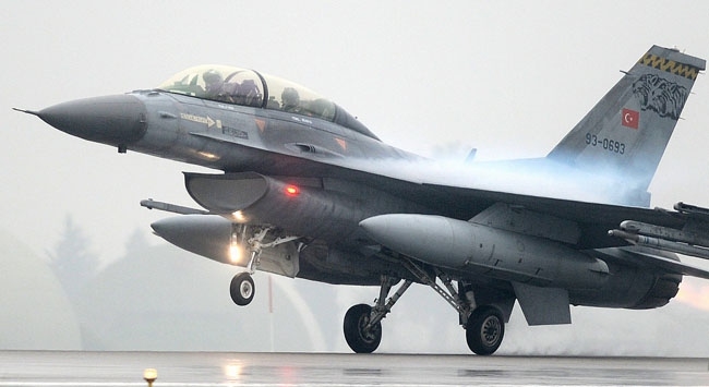Türk F-16 savaş uçakları PKK kamplarını bombaladı