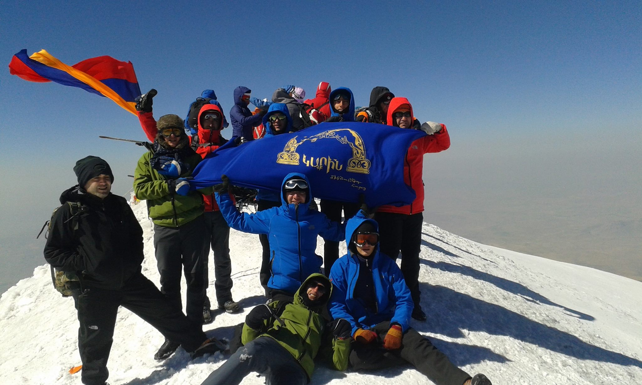 Ararat dağının tepesinde Ermeni Soykırımı kurbanları anıldı