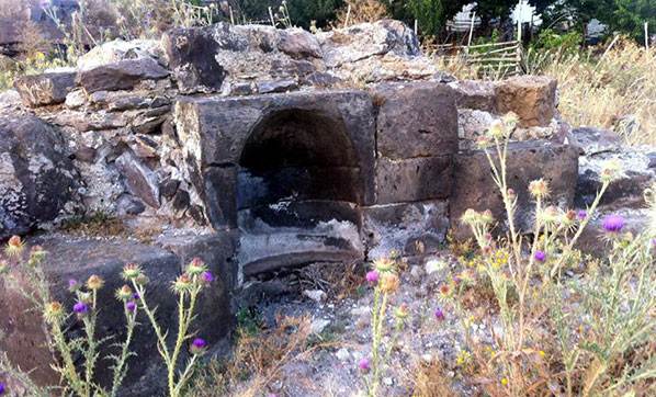 Կեսարիայում Սբ. Աստվածածին եկեղեցուց աննշան ավերակներ են պահպանվել