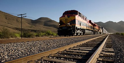 Başbakan, Çin'de Ermenistan-İran demiryolunun inşaatına ilişkin öneriler yapacak