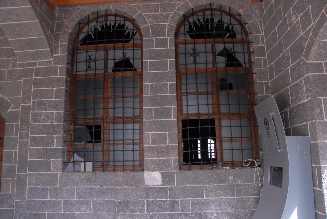 Diyarbakır’daki çatışmalar’dan Surp Giragos ermeni Kilisesi de zarar gördü