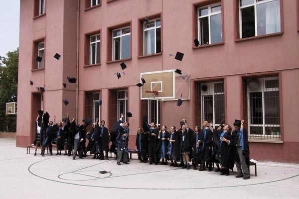 Türkiye’de Azınlık okullar birçok sorunla karşı karşıya