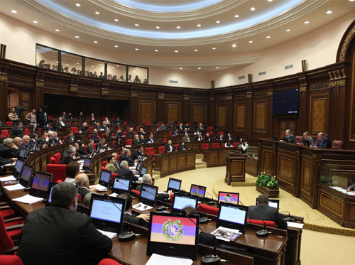 Ermenistan Parlamentosu yeni anayasa için referandum yapılması kararını onayladı