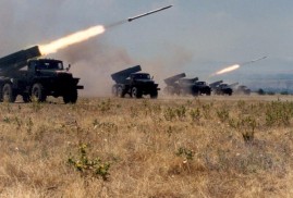 Azeri güçleri grad füzesi ile sivil yerleşim birimlerini vuruyor