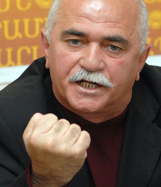 Baba Aliyev gibi oğlu Aliyev de ateşkes için yalvaracak