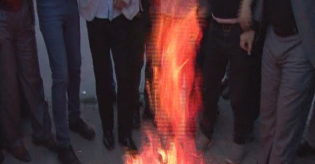 Ստամբուլում մի խումբ ազգայնականներ այրել են Հայաստանի դրոշը