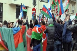 Քրդերը Փարիզում հարձակվել են ադրբեջանցիների հակահայկական ցույցի վրա (տեսանյութ)