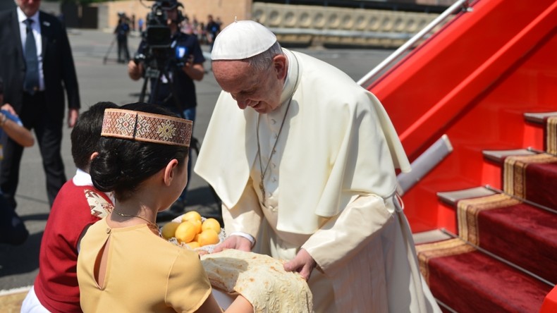 Papa Ermenistan ziyareti için teşekkür etti