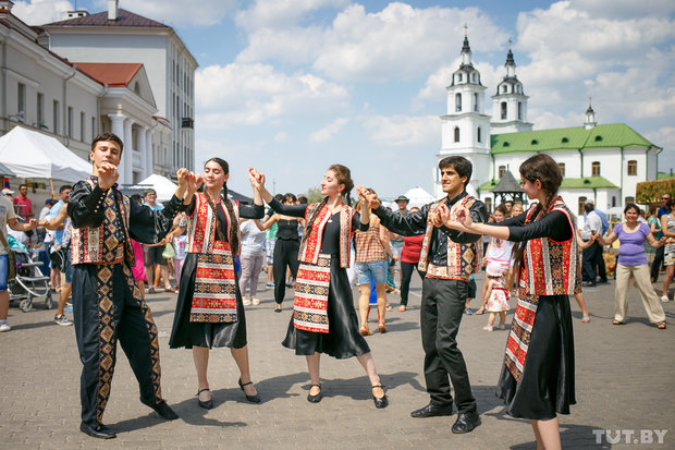 Beyaz Rusya'da Ermenilere özel "Altın Kayısı" başlıklı festival düzenlendi