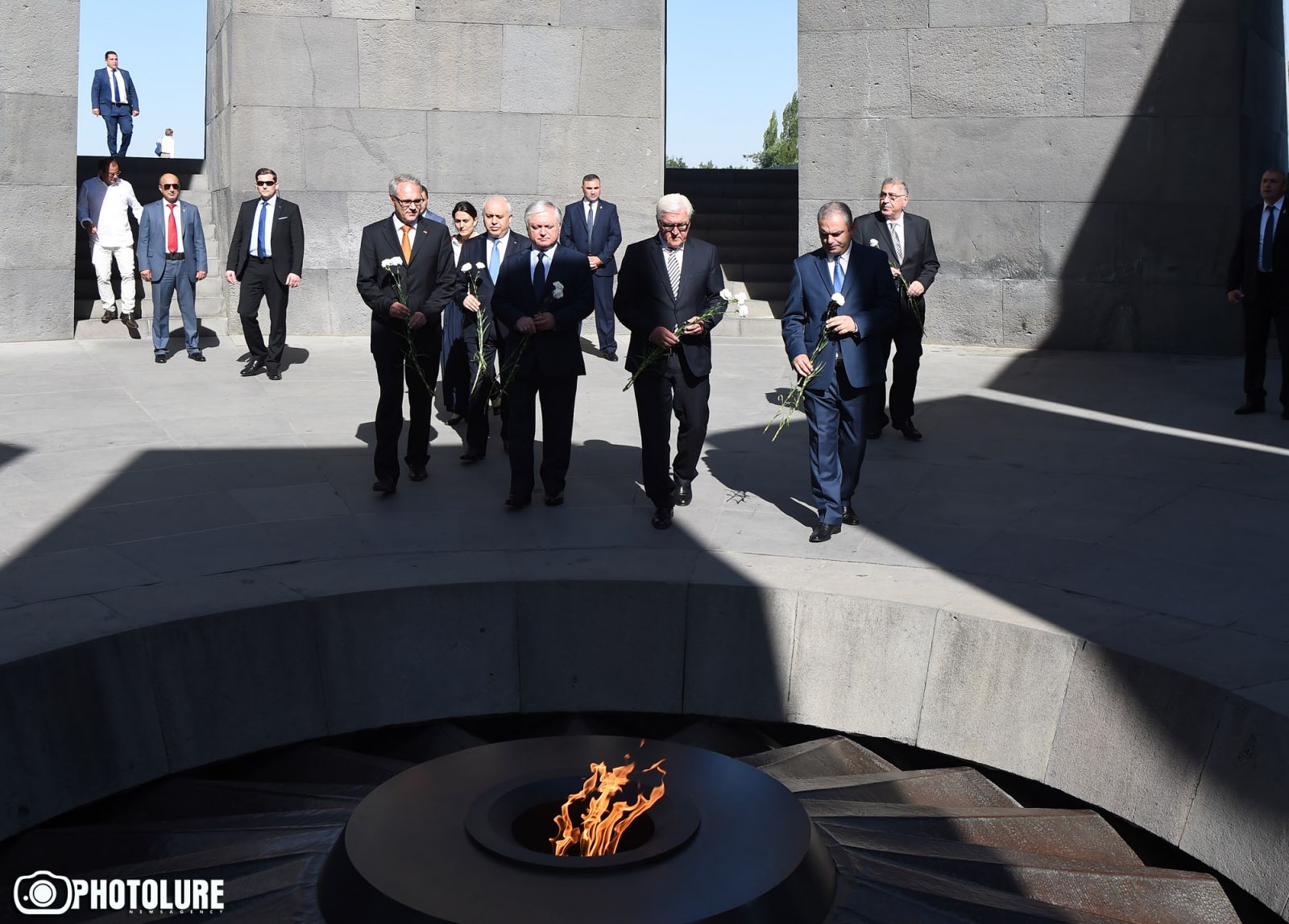 Almanya Dışişleri Bakanı, Ermeni Soykırımı Anıt Kompleksini ziyaret etti (Foto)