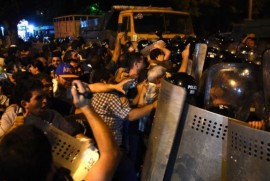 Yerevan'da polis ile eylemciler arasında çıkan çatışmada 51 kişi yaralandı