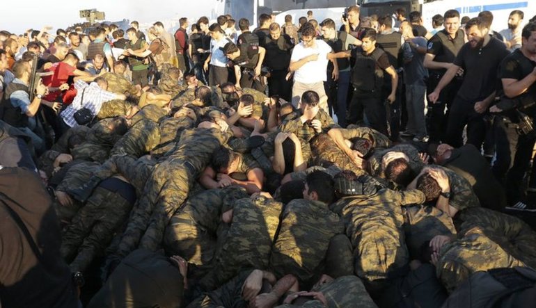 Հեղաշրջման գործով Թուրքիայում ձերբակալված զինծառայողներից 1200-ը ազատ են արձակվել