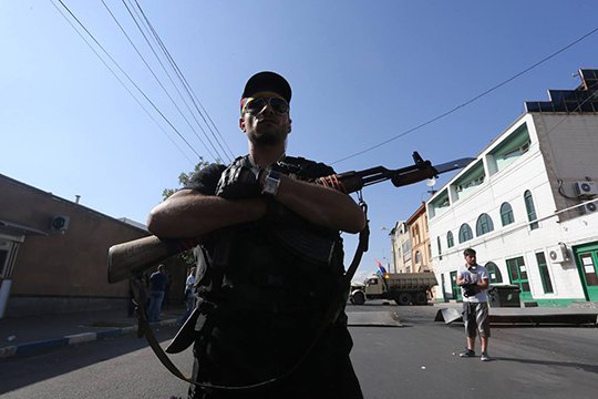 Yerevan'da işgal edildiği polis karakolunda 30 silahlı kişi bulunuyor