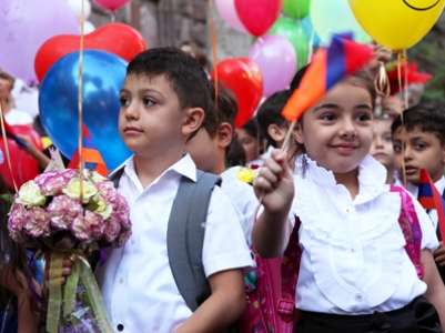Bugün Ermenistan’da 40 bin birinci sınıf öğrenci okula gitti
