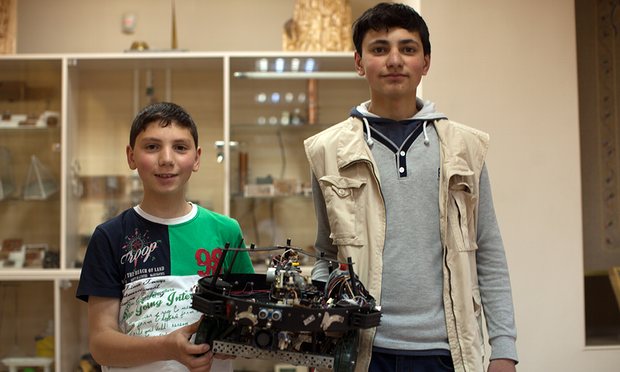 "Guardian", robot yapımcılığında büyük başarı kaydeden Ermeni çocukları anlattı