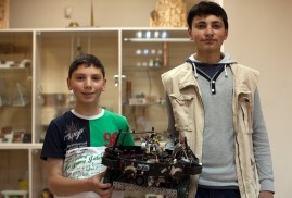 "Guardian", robot yapımcılığında büyük başarı kaydeden Ermeni çocukları anlattı