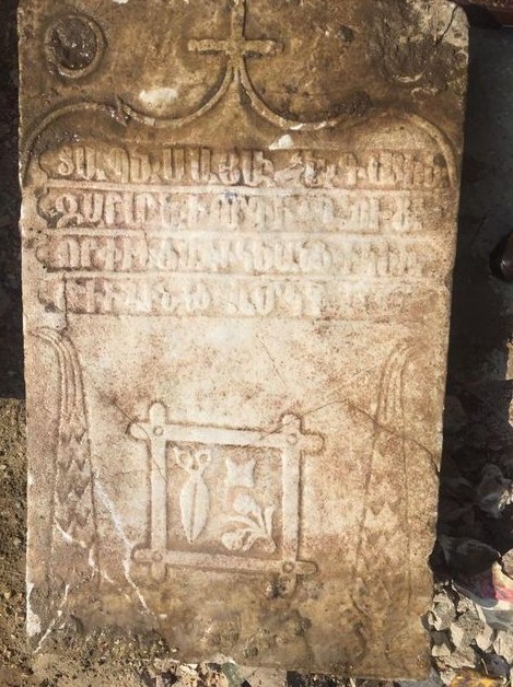 Tekirdağ'da yol çalışmaları sırasında Ermeni mezar taşları bulundu
