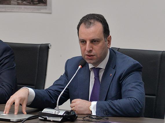 Ermenistan Savunma Bakanı: Hem karşılık vermeye, hem cezalandırıcı önlemler almaya hazır olmalıyız