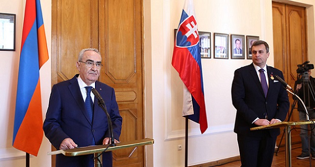 Slovakya Parlamentosu Başkanı Ermenistan’da işitmiş sözleri tekrarlamak sever