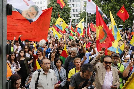 Brüksel’de binlerce Ermeni, Kürt ve Süryani Erdoğan’ı protesto etti