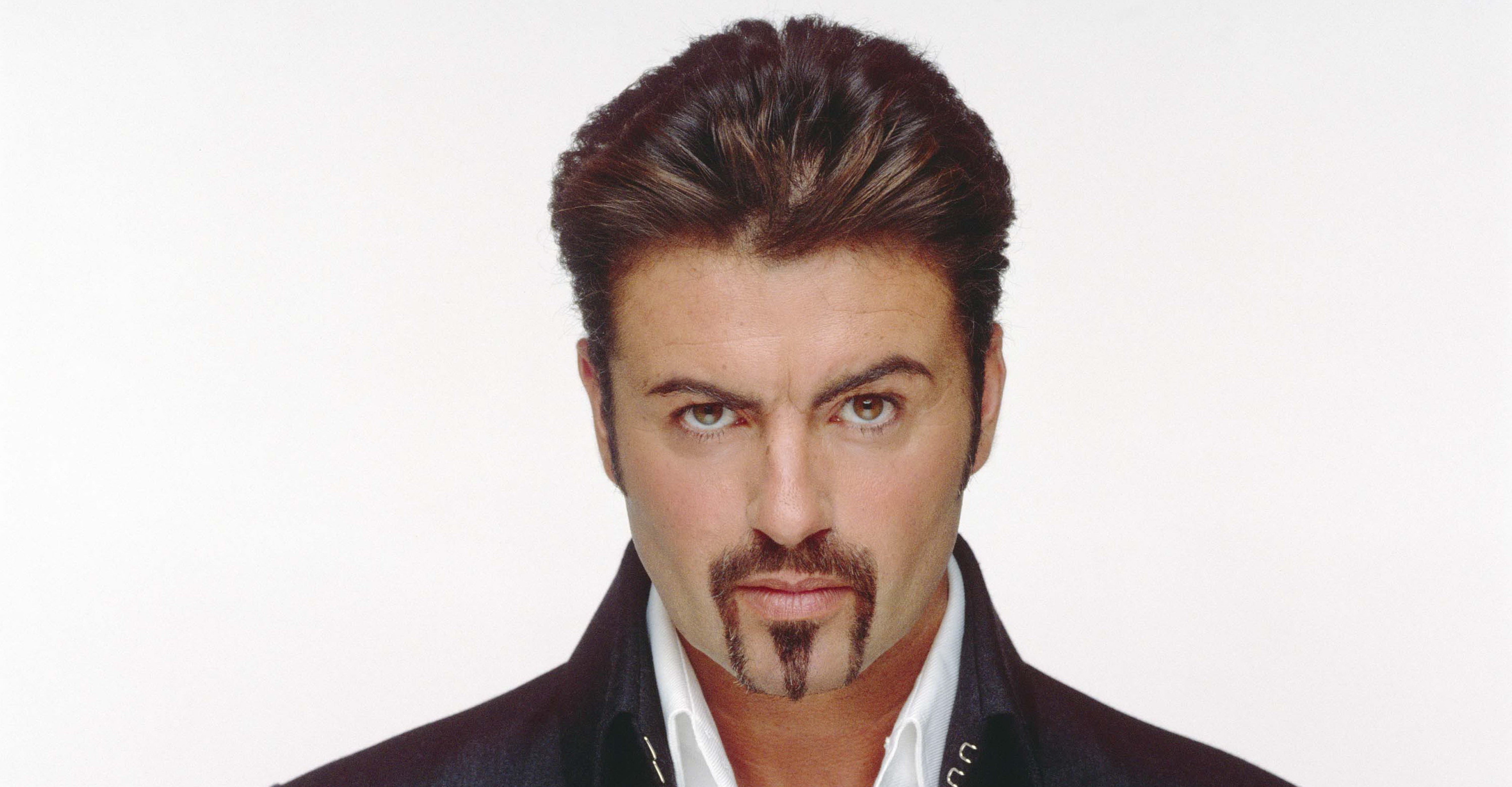 Ünlü İngiliz şarkıcı George Michael hayatını kaybetti