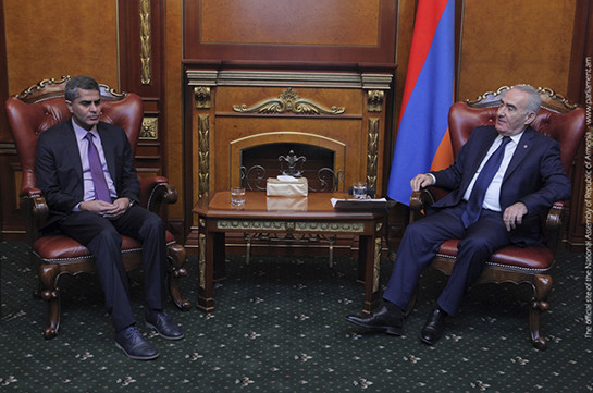 Ermenistan Parlamentosu Başkanı, Hindistan Büyükelçisi ile ikili işbirliğini görüştü
