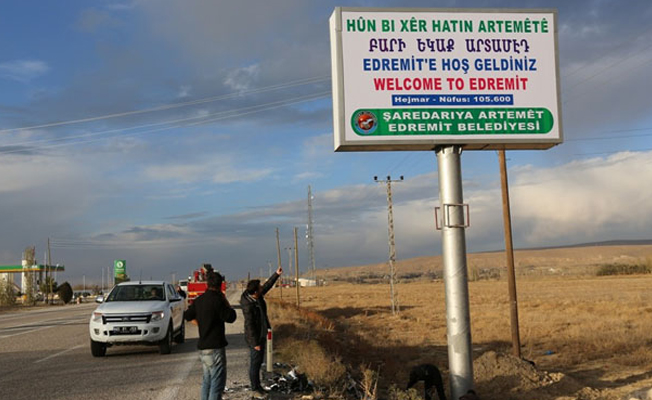 Van'daki Ermenice tabelalar kayyum kararıyla kaldırıldı