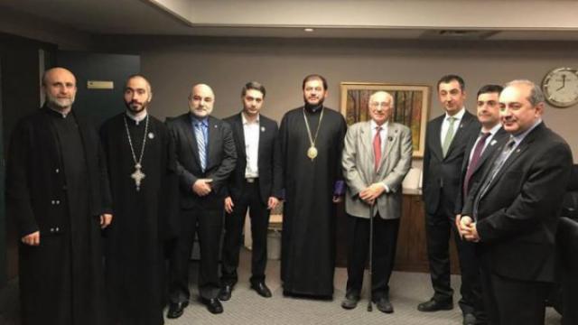 Cem Özdemir, Kanada Ermeni Büyükelçiliği'nin onur belgesiyle ödüllendirildi
