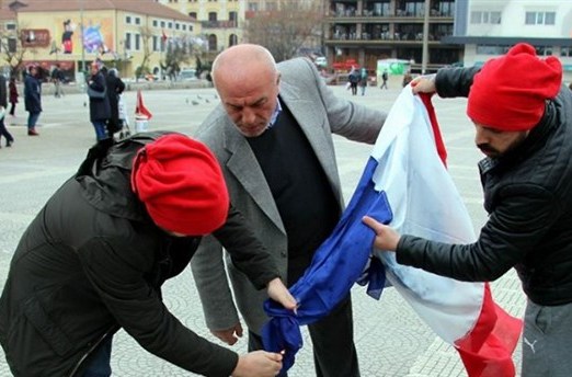 Թուրքերը Հոլանդիայի դրոշի փոխարեն շփոթել և այրել են Ֆրանսիայի դրոշը