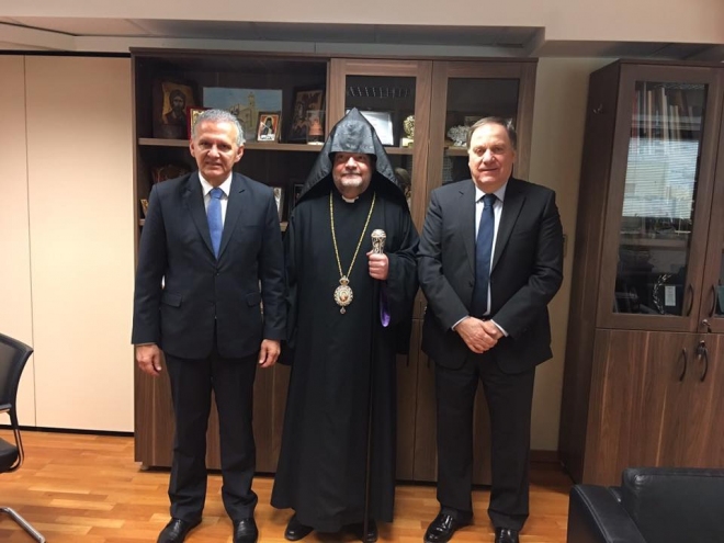 Rum Başkanlık Komiseri, Ermeni Başpiskoposu ile bir araya geldi